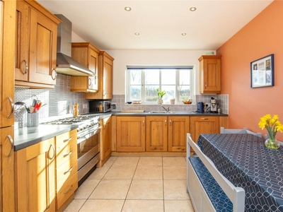 4 bedroom semi-detached house for sale in Kingfisher Close, Brentry, Bristol, BS10