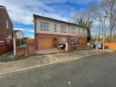 4 bedroom semi-detached house for sale in Lindsay Road, Manchester, M19