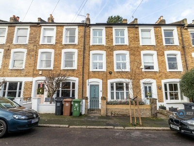4 bedroom terraced house for rent in Mount Ash Road, London, SE26