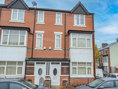 5 bedroom end of terrace house for sale in Clarendon Road, Whalley Range, M16