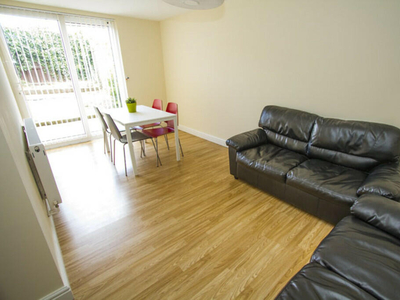 5 bedroom semi-detached house for rent in Great 5 Bedroom Student House BOOK NOW!!!, CV4