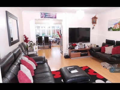 6 bedroom semi-detached house for rent in Lind Close, Reading, RG6