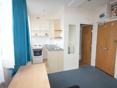 Studio flat for rent in |Ref: R152374|, Mede House, Salisbury Street, Southampton, SO15 2TZ, SO15
