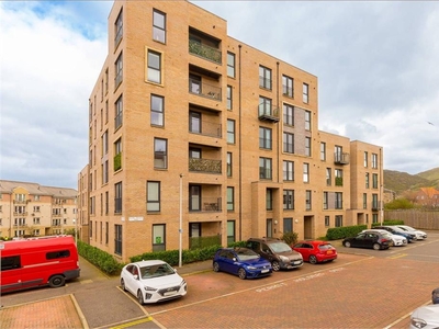 1 bed fourth floor flat for sale in Abbeyhill