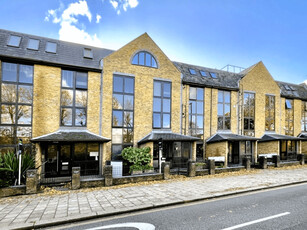 1 bedroom apartment for rent in St. Johns Road, Isleworth, TW7