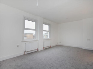 1 bedroom flat for rent in High Road Leyton, E10