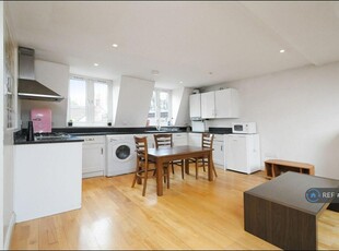 1 bedroom flat for rent in Pennard Road, Shepherds Bush, W12