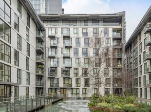 1 bedroom flat for rent in Times Square, London, E1