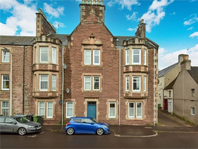2 bed double upper flat for sale in Crieff