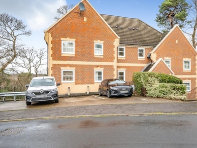 2 Bed Flat/Apartment For Sale in Woking, Surrey, GU21 - 5279876
