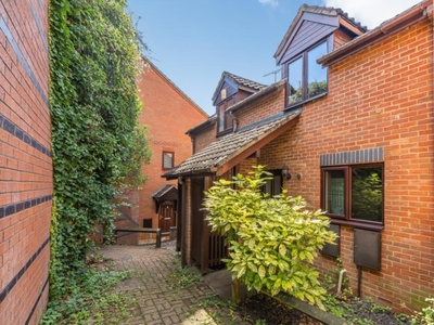 2 Bed House For Sale in High Wycombe, Buckinghamshire, HP13 - 5093556