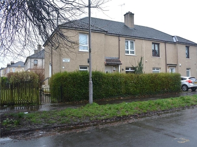 2 bed lower flat for sale in Linthouse