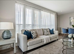 2 bedroom flat for rent in Circus Apartments, Westferry Circus, Canary Wharf, London E14