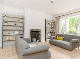 2 bedroom flat for rent in Crediton Hill, West Hampstead, London, NW6