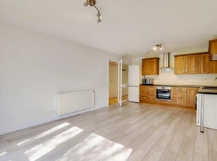 2 bedroom flat for rent in Regent Square , Bow E3