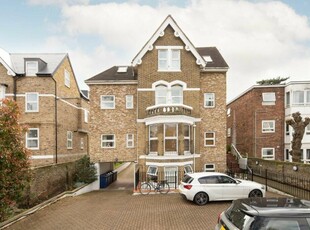 2 bedroom flat for rent in Sutherland Road, West Ealing, W13