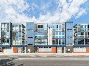 2 bedroom flat for rent in Woolwich Road, SE10