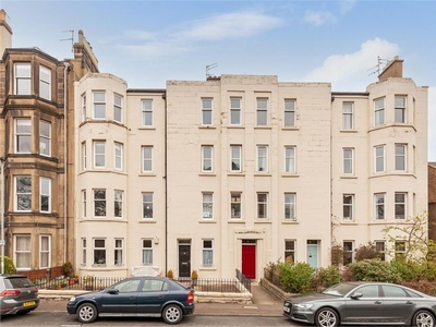 3 bed flat for sale in Shandon
