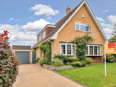 3 Bed House For Sale in Lightwater, Surrey, GU18 - 5158545