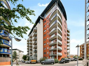 3 bedroom flat for rent in Galaxy Building, 5 Crews Street, London, E14