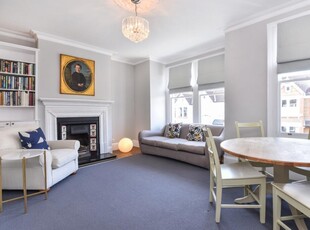 3 bedroom flat for rent in Honeybrook Road Clapham South SW12