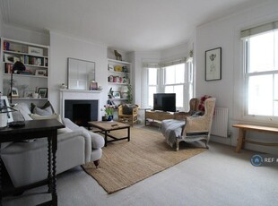 3 bedroom maisonette for rent in Aslett Street, London, SW18