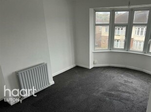 3 bedroom semi-detached house for rent in Milton Road, Luton, LU1
