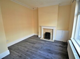 3 bedroom terraced house for rent in Lewis Street, Eccles, M30