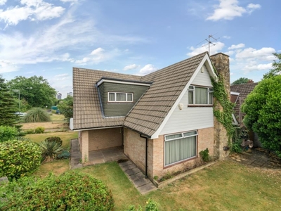 4 Bed House For Sale in Lower Sunbury, Sunbury-on-Thames, TW16 - 5055647