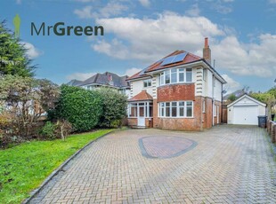 4 bedroom detached house for rent in Belle Vue Road, Bournemouth, Dorset, BH6
