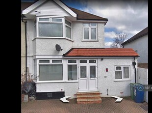 4 bedroom end of terrace house for rent in Sudbury Heights Avenue, Greenford, UB6