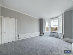 4 bedroom flat for rent in Gondar Gardens , West Hampstead , London, NW6
