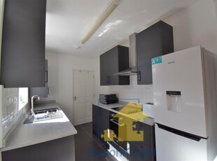 4 bedroom semi-detached house for rent in £92.75 PPPW Milner Rd, Selly Oak. 10mins walk to University of Birmingham, B29