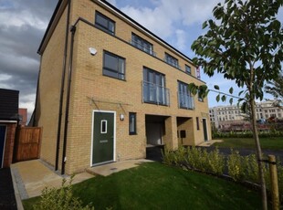 4 bedroom town house for rent in Meadow Road, Salford, M7 1PA, M7