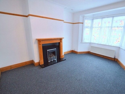 6 Bedroom End Terrace House For Sale