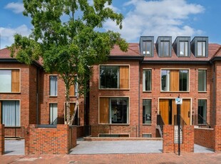 7 bedroom semi-detached house for rent in Redington Gardens, London, NW3