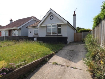 Bungalow to rent in Kents Avenue, Clacton-On-Sea CO15