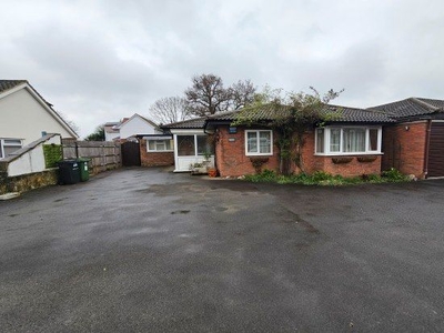 Bungalow to rent in Sutton Road, Maidstone ME15