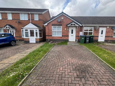 Bungalow to rent in The Primroses, Walsall WS5