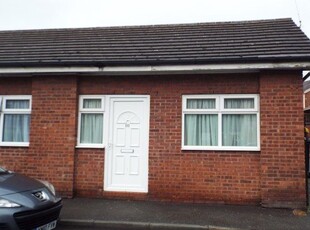 Bungalow to rent in Woodford Lane, Winsford CW7