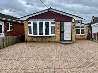 Detached bungalow to rent in Hernen Road, Canvey Island SS8