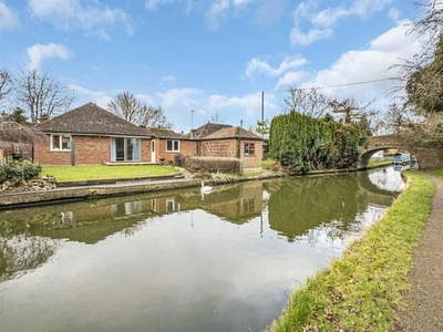 Detached bungalow to rent in The Wharf, Fenny Stratford, Milton Keyes MK2
