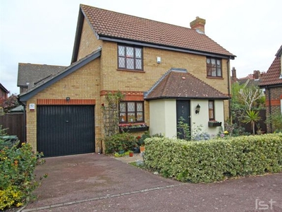 Detached house to rent in Alleyn Place, Westcliff-On-Sea SS0