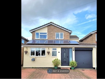 Detached house to rent in Butlers Drive, Carterton OX18