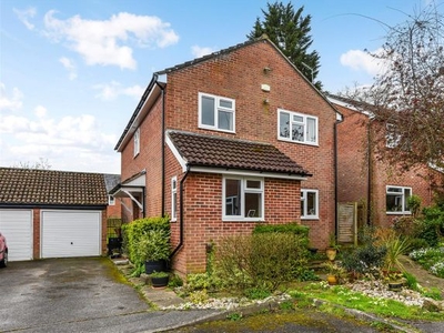 Detached house to rent in Larcombe Road, Petersfield, Hampshire GU32