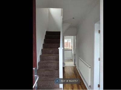 Detached house to rent in Lincoln Avenue, Newcastle-Under-Lyme ST5