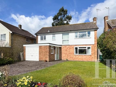 Detached house to rent in The Glade, Crawley RH10