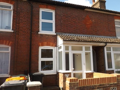 Detached house to rent in Victoria Street, Dunstable, Bedfordshire LU6