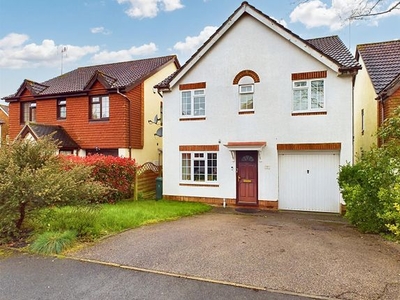 Detached house to rent in Warner Close, Maidenbower, Crawley RH10