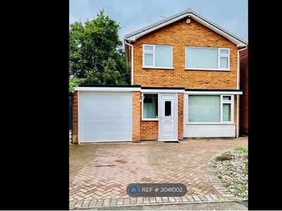 Detached house to rent in Windrush Drive, Oadby, Leicester LE2